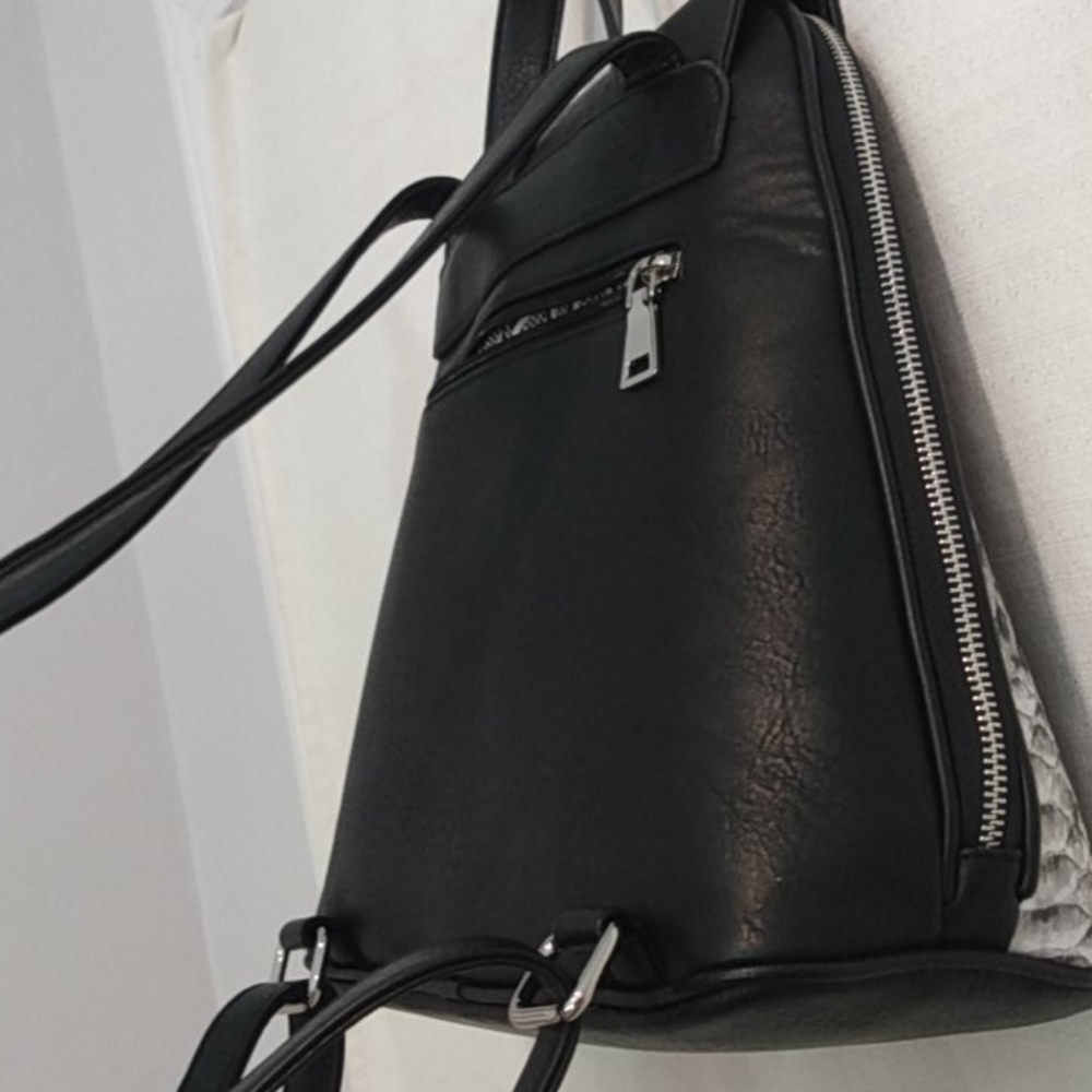 Marc New York Andrew Marc backpack - Picture 6 of 6